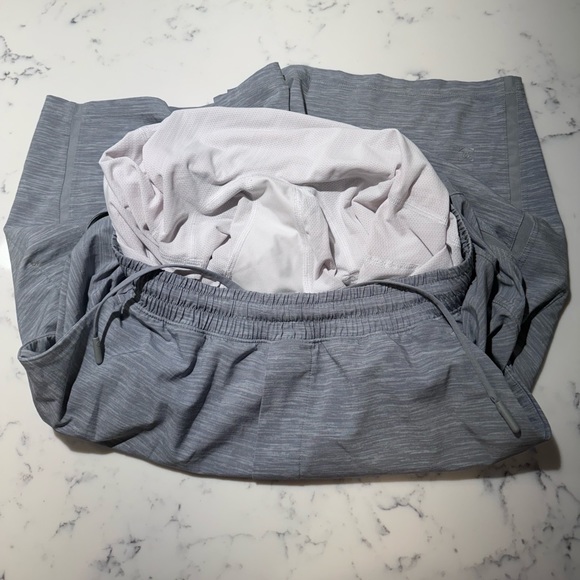 Mens Small Lululemon shorts 9in inseam - Picture 6 of 6